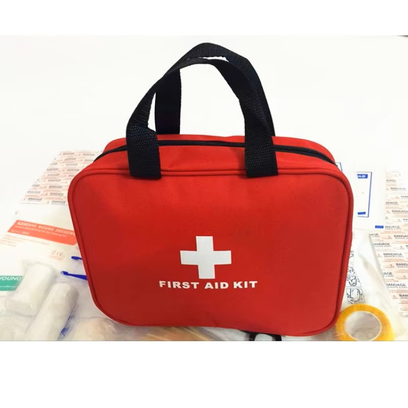 ชุดปฐมพยาบาลพร้อมกระเป๋าขนาดกะ - First Aid Travel Kit บทวิจารณ์และราคา